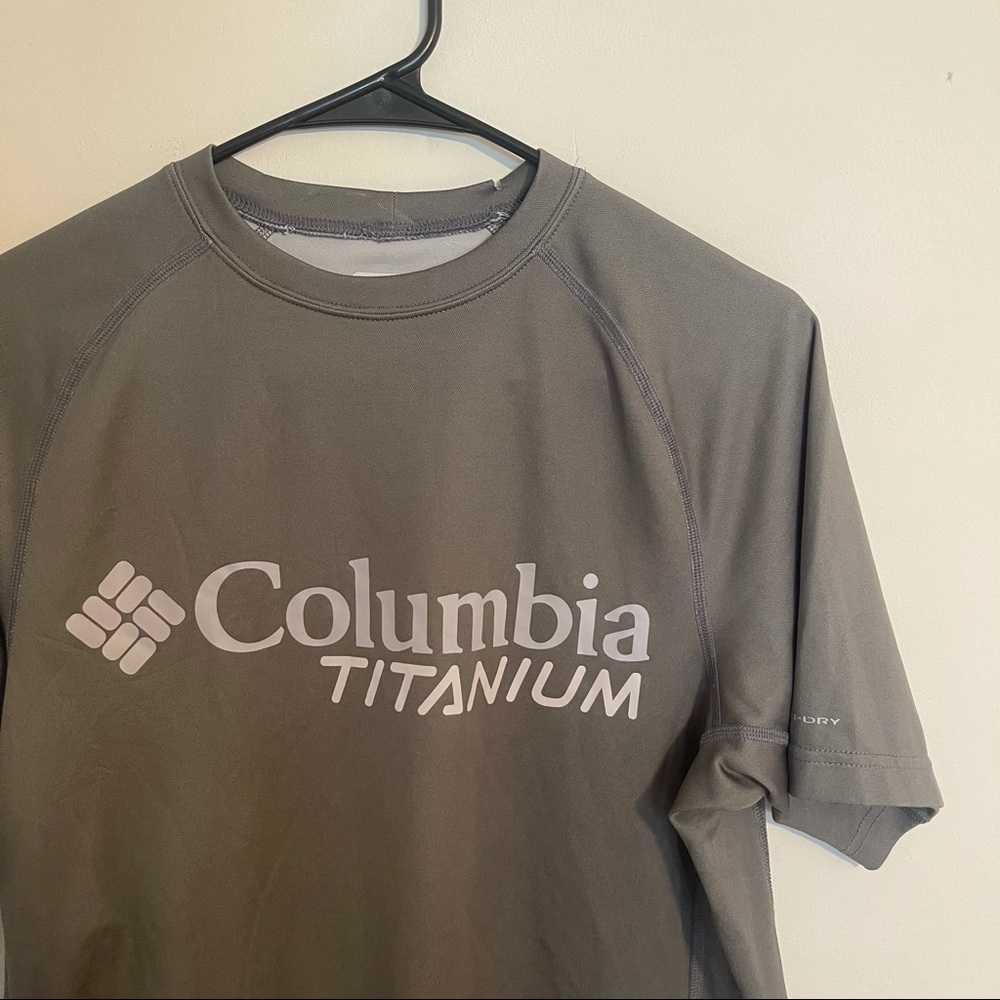 Columbia titanium t shirt